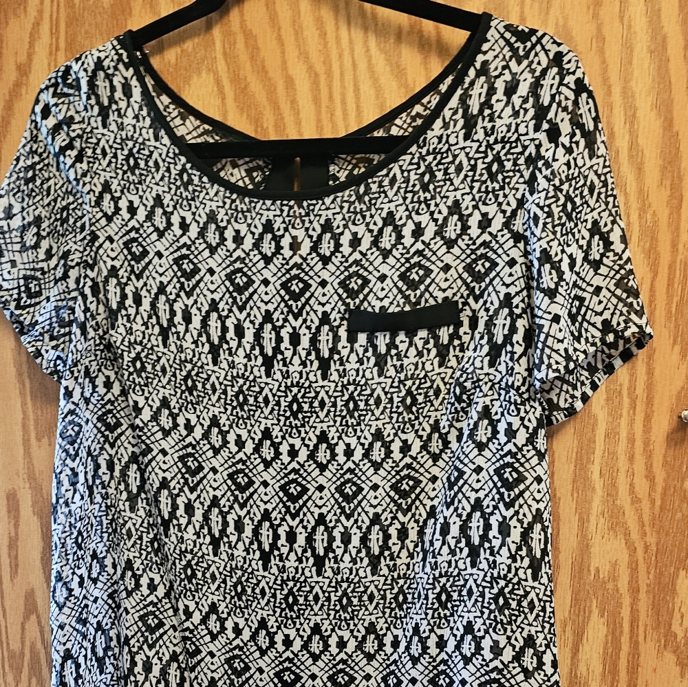 Size large woman's summer top